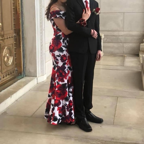 Formal dress - Picture 4 of 4